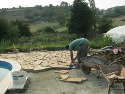 <b>Kayrak Taşı Uygulaması</b><br>Bahçe Peyzaj